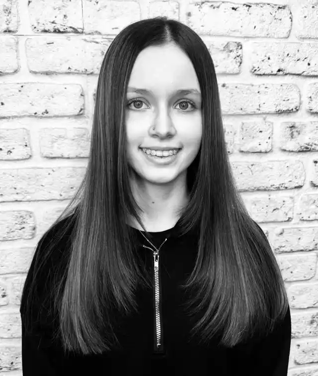 Zuzanna · Salon Assistant
